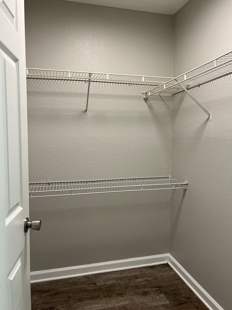 1427 Dutch Valley Drive , Knoxville, TN 37918