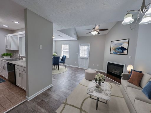 2 Bed, 2 Bath - Comfortable Living in a Peaceful West Knoxville Setting – photo 1