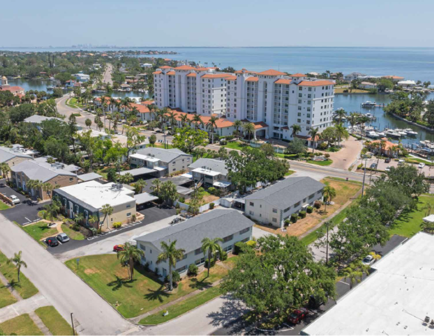 Saint Petersburg Apartment: 500 Bayview Dr NE