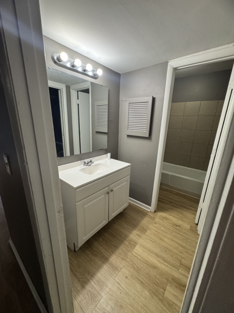 Kansas City Apartment: 2803 New Jersey Ave