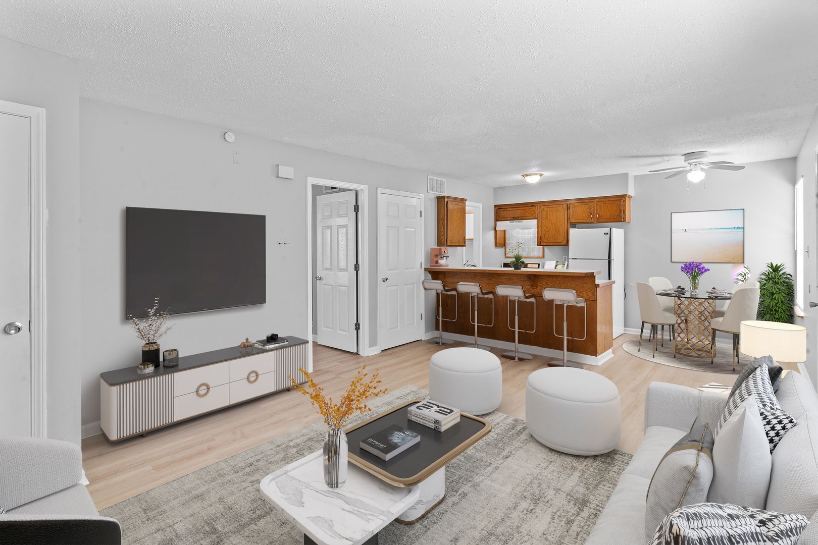 Leavenworth Apartment: 501 Vilas St