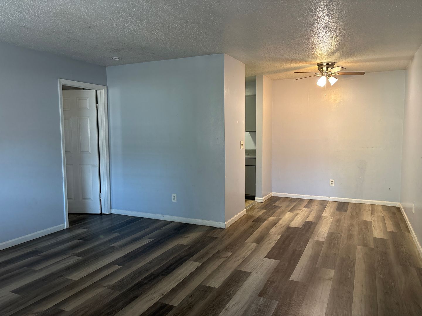 Olathe Apartment: 515 S Clairborne Rd.