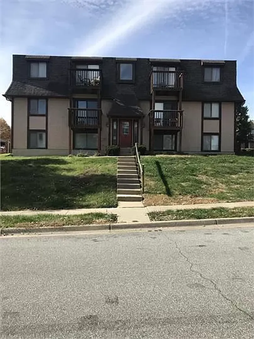 Leavenworth Apartment: 920 N 2nd St