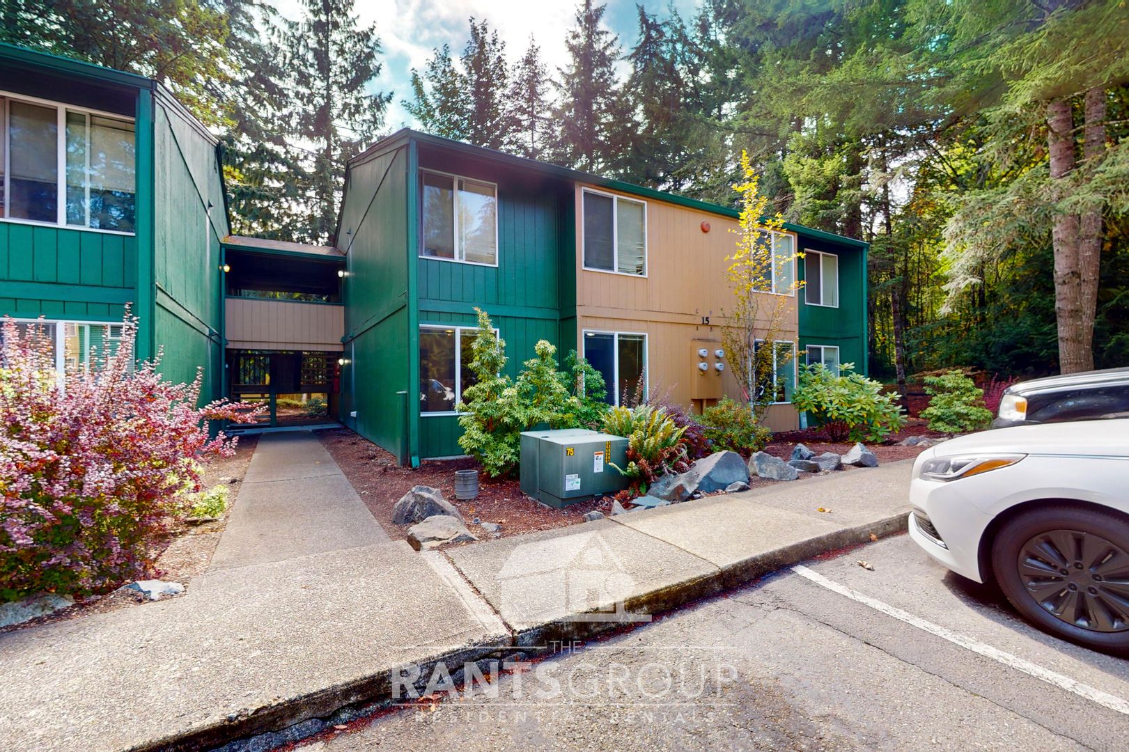 Olympia Apartment: 2323 Burbank Ave NW