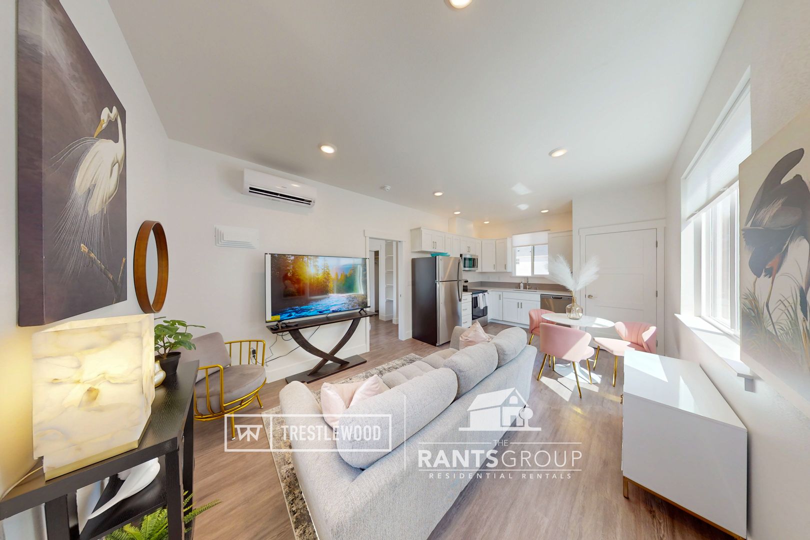 Fully Furnished, Modern 1 Bed Corporate unit in Trestlewood. Where Comfort Meets Community!