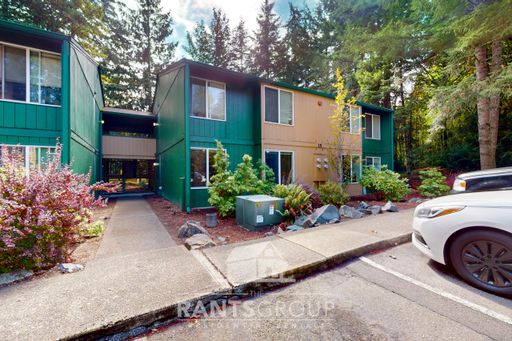 Lovely, upgraded 2-bedroom apartment with a large private deck and in-unit washer & dryer! – photo 1