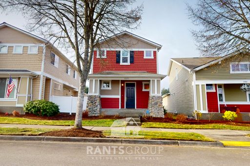 Beautifully renovated 3/2.5 home in the Edgewater Park neighborhood of Lacey! – photo 1