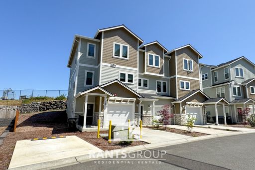 Modern 3-Bedroom townhome with a Den, AC, and 2.5 Baths – photo 1