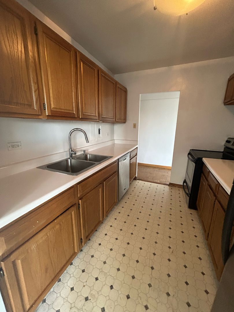 Chicago Apartment: 4180 N Marine Dr
