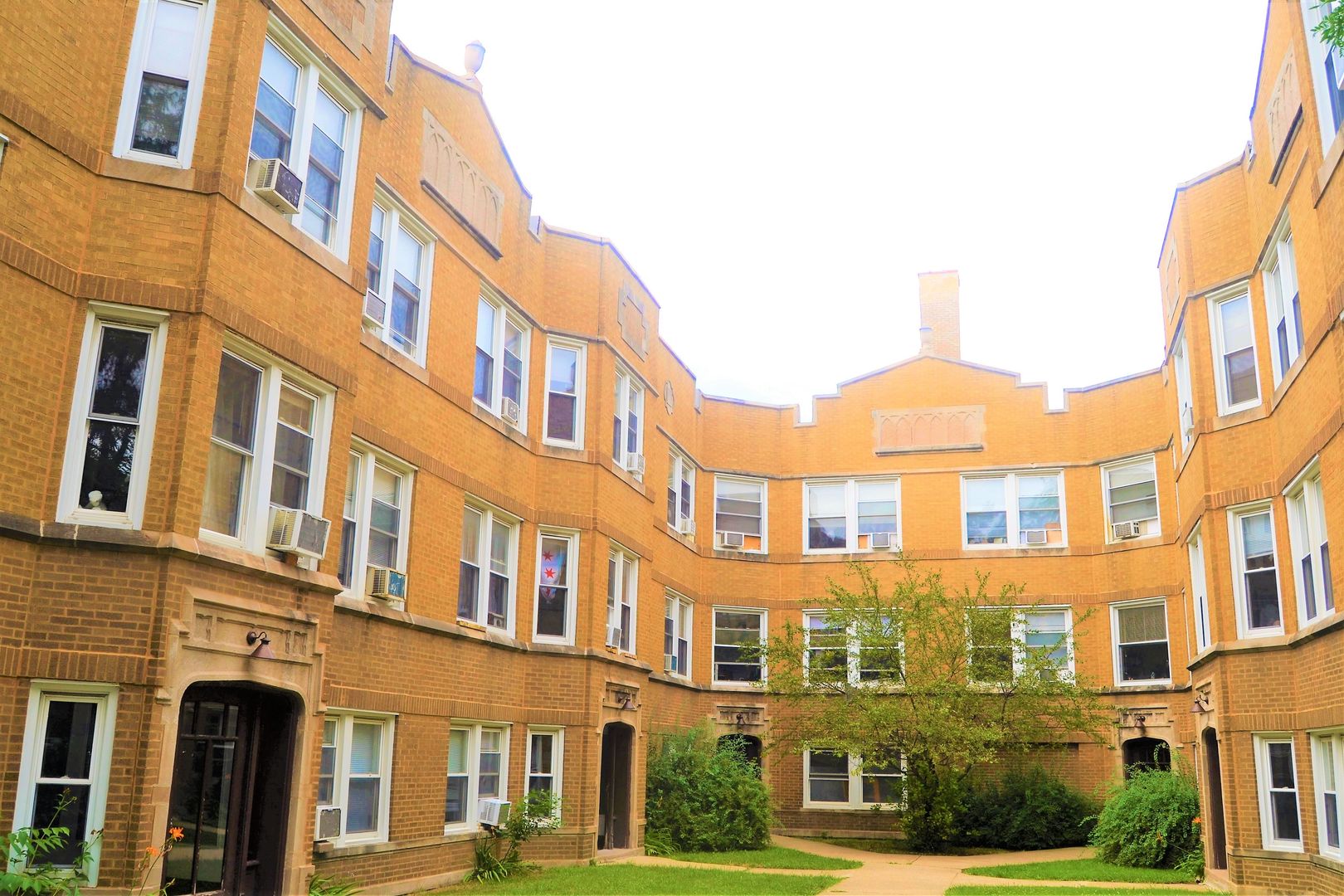 Chicago Apartment: 4824 W Addison St