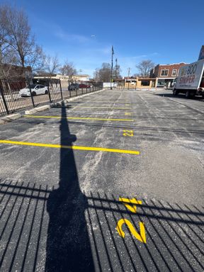 4221 W Lawrence Ave Parking Chicago, IL 60630 | Outdoor Parking Space for Rent - $175/month #PKG