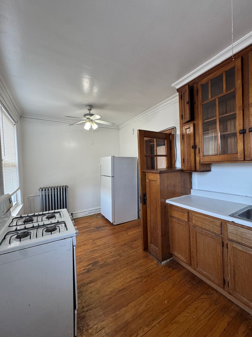 Chicago Apartment: 4824 W Addison St