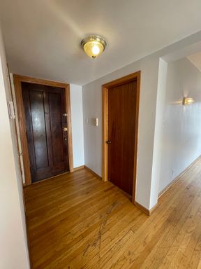 4024 W Montrose Avenue, unit 2 #APT – photo 1