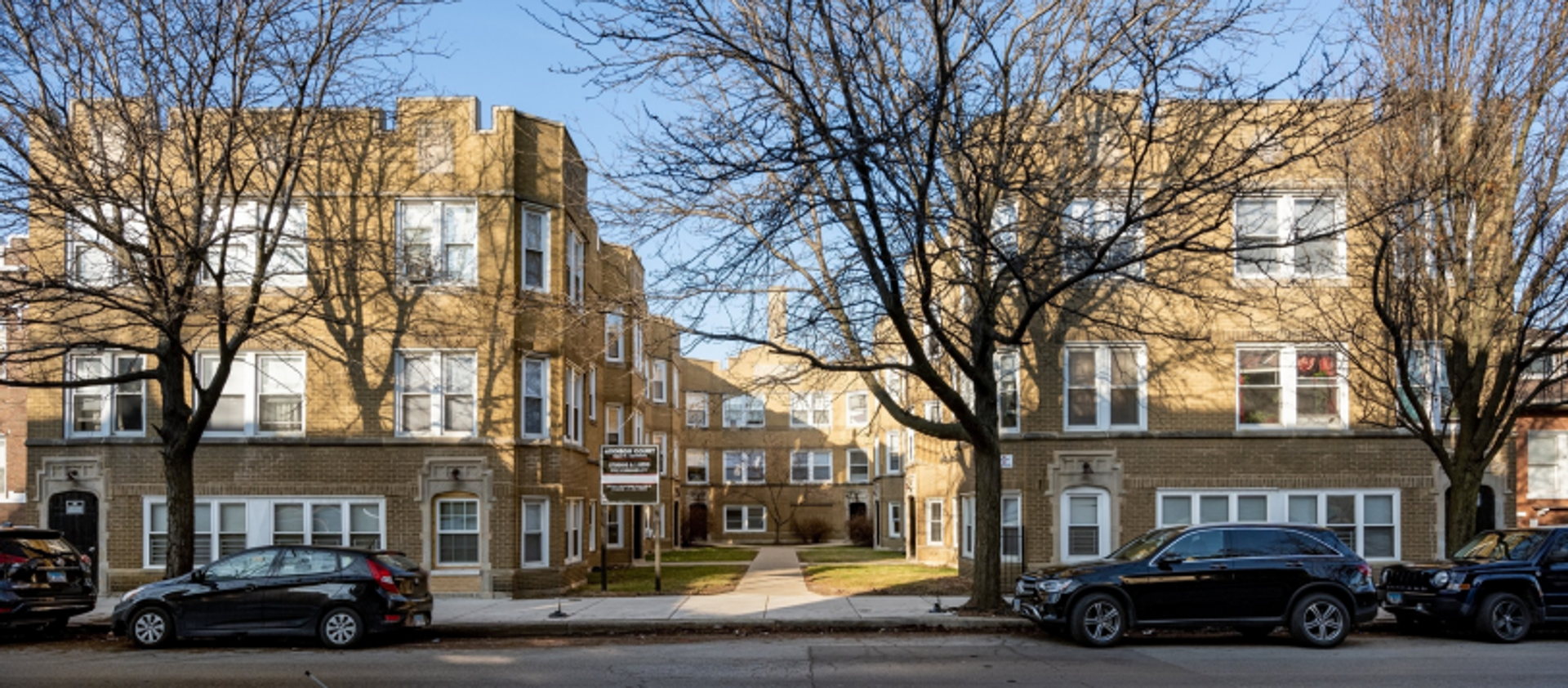 Chicago Apartment: 4824 W Addison St