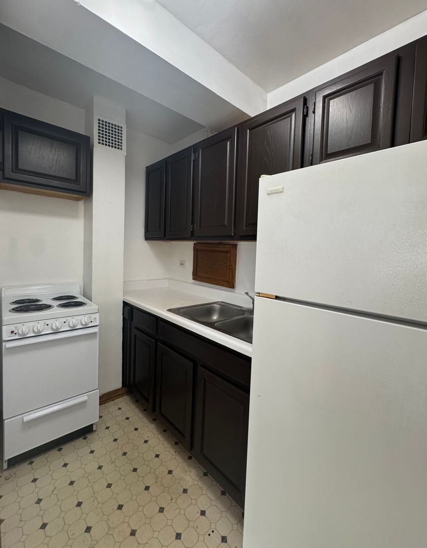 Chicago Apartment: 4180 N Marine Dr