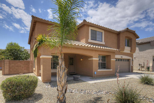 Gorgeous 4 Bed home plus den in great condition!! MUST SEE!! – photo 1