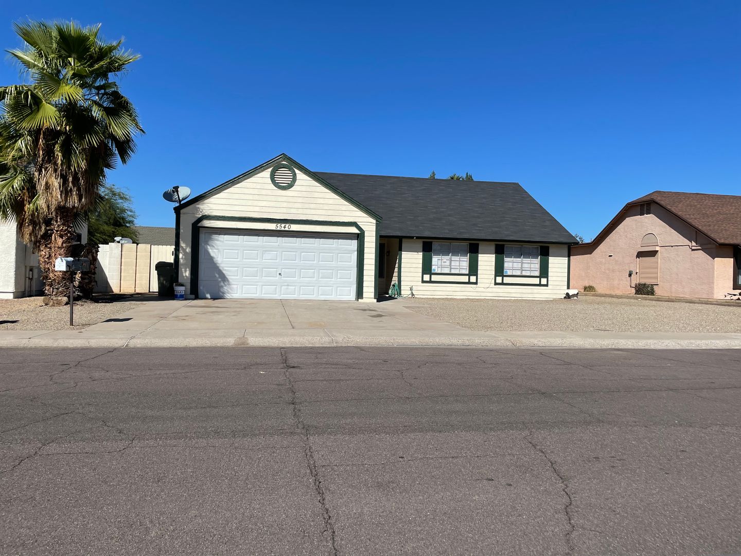 Glendale House: 5540 W Shangri La Rd