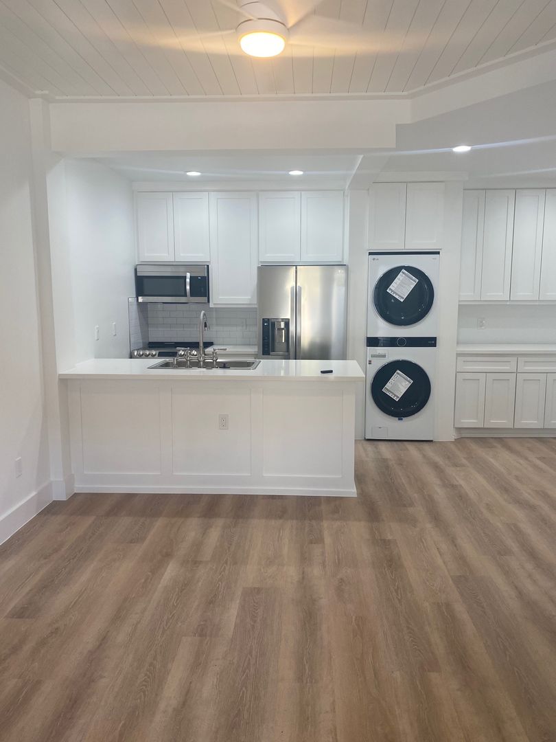 Galveston Apartment: 921 Marine Drive #121