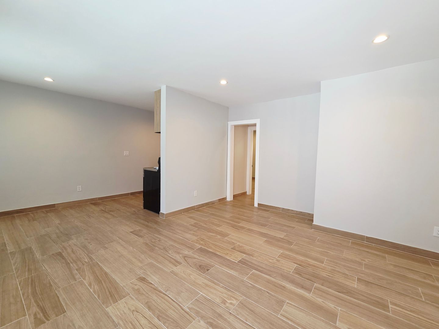 Winnetka Apartment: 20301 Cohasset Street