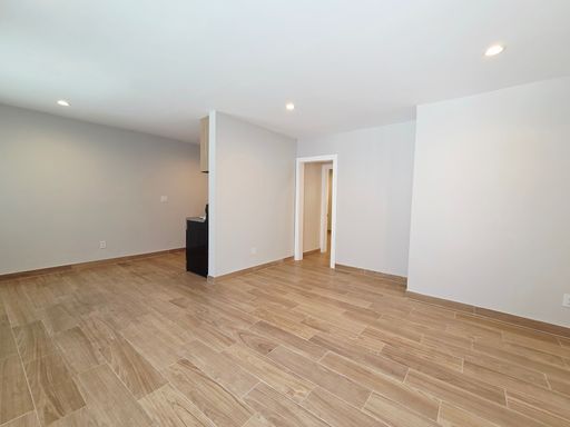 ONE MONTH FREE RENT!!-Move-In Special!!