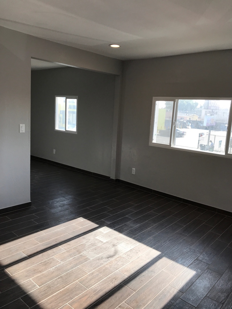 Los Angeles Apartment: 8106 Avalon Blvd