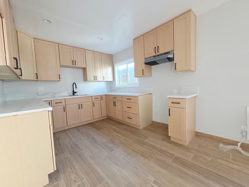 2-bedroom, 1-bath apartment in Sylmar, CA- ONE MONTH FREE RENT!! Move-In Special!!