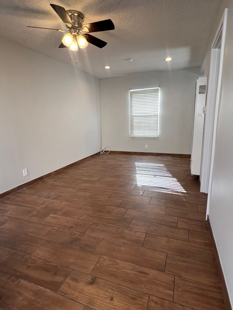 Los Angeles Apartment: 110 W 71 St