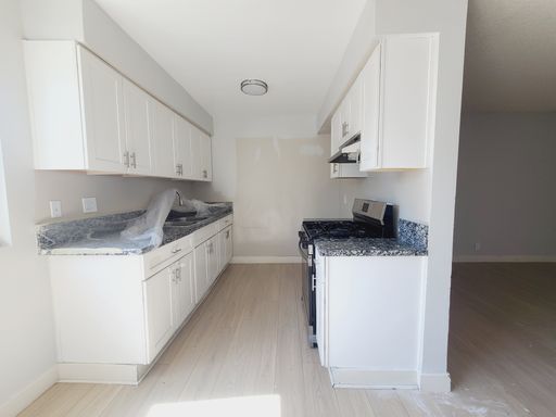 ***Fully remodeled Ready To Move In*** ONE MONTH FREE RENT!!-Move-In Special!!