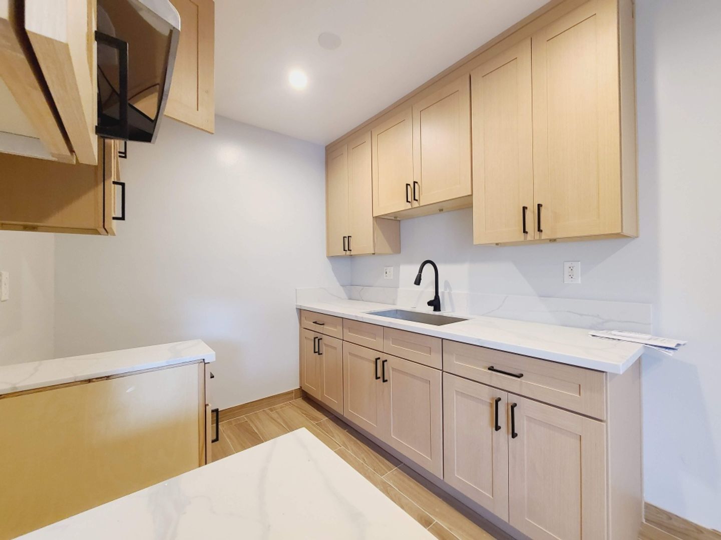 Van Nuys Apartment: 14547 Saticoy St