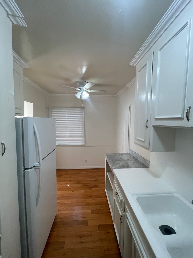 LOS ANGELES Apartment: 5326-5330 PACKARD STREET