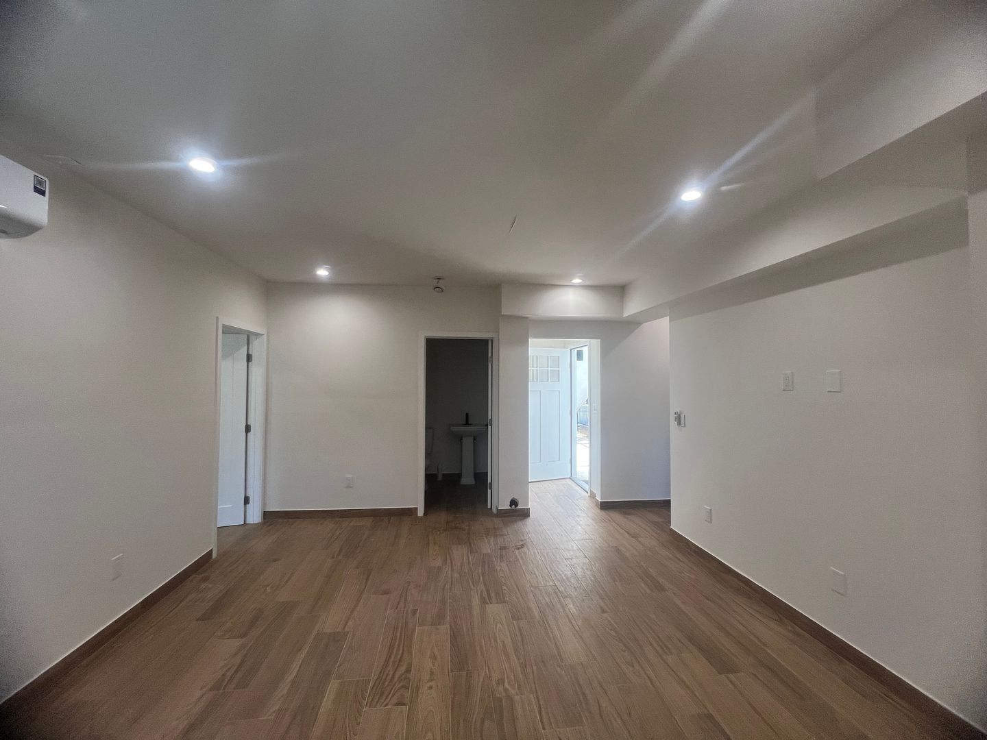 North Hollywood Apartment: 6903 FULTON AVE