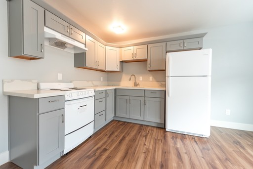 MOVE IN SPECIAL | Cute 3rd Floor Renovated 1BR in Historic Plex near PSU | Tons of Natural Light! – photo 1