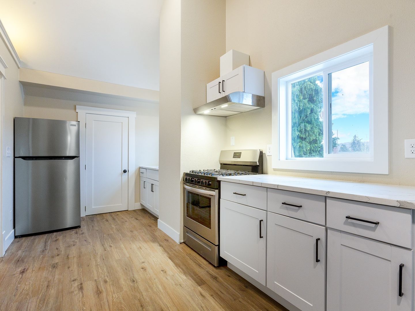 Portland Apartment: 4215 N Colonial Ave