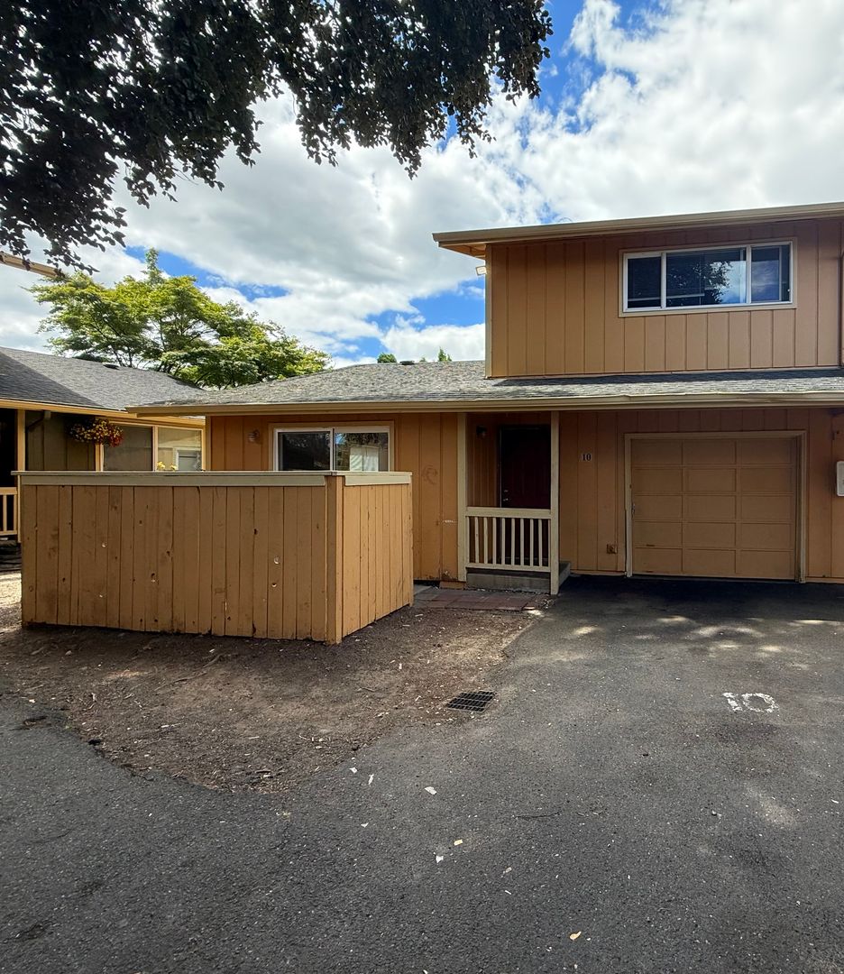 Portland Townhome: 17420 NE Halsey St