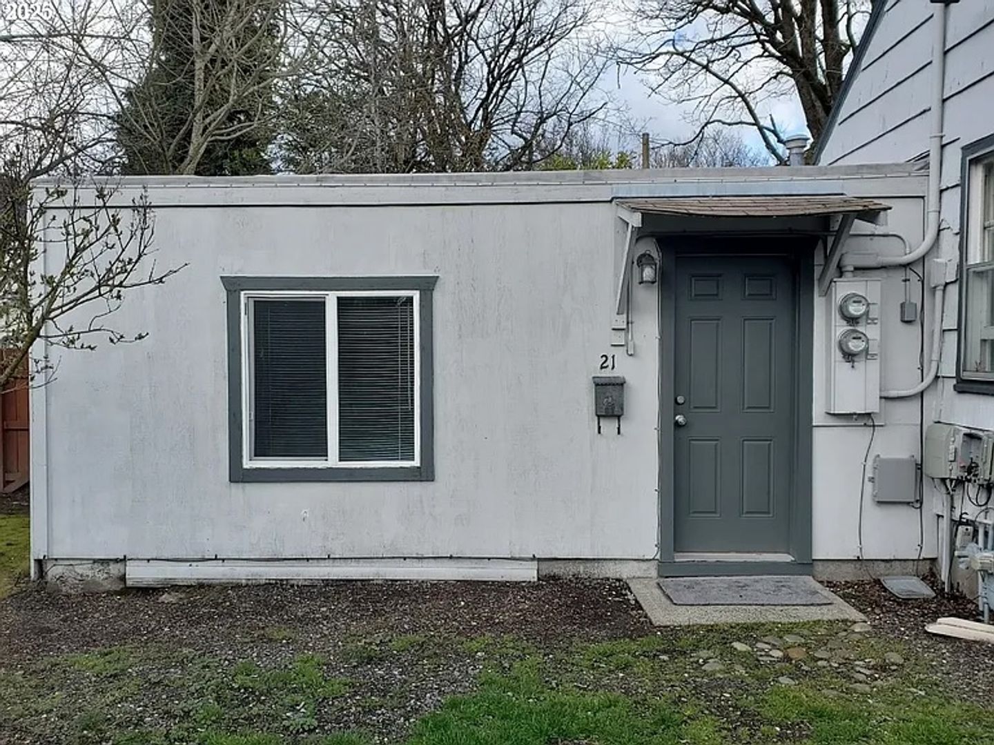 Gresham Apartment: 21-27 NE 5th St.