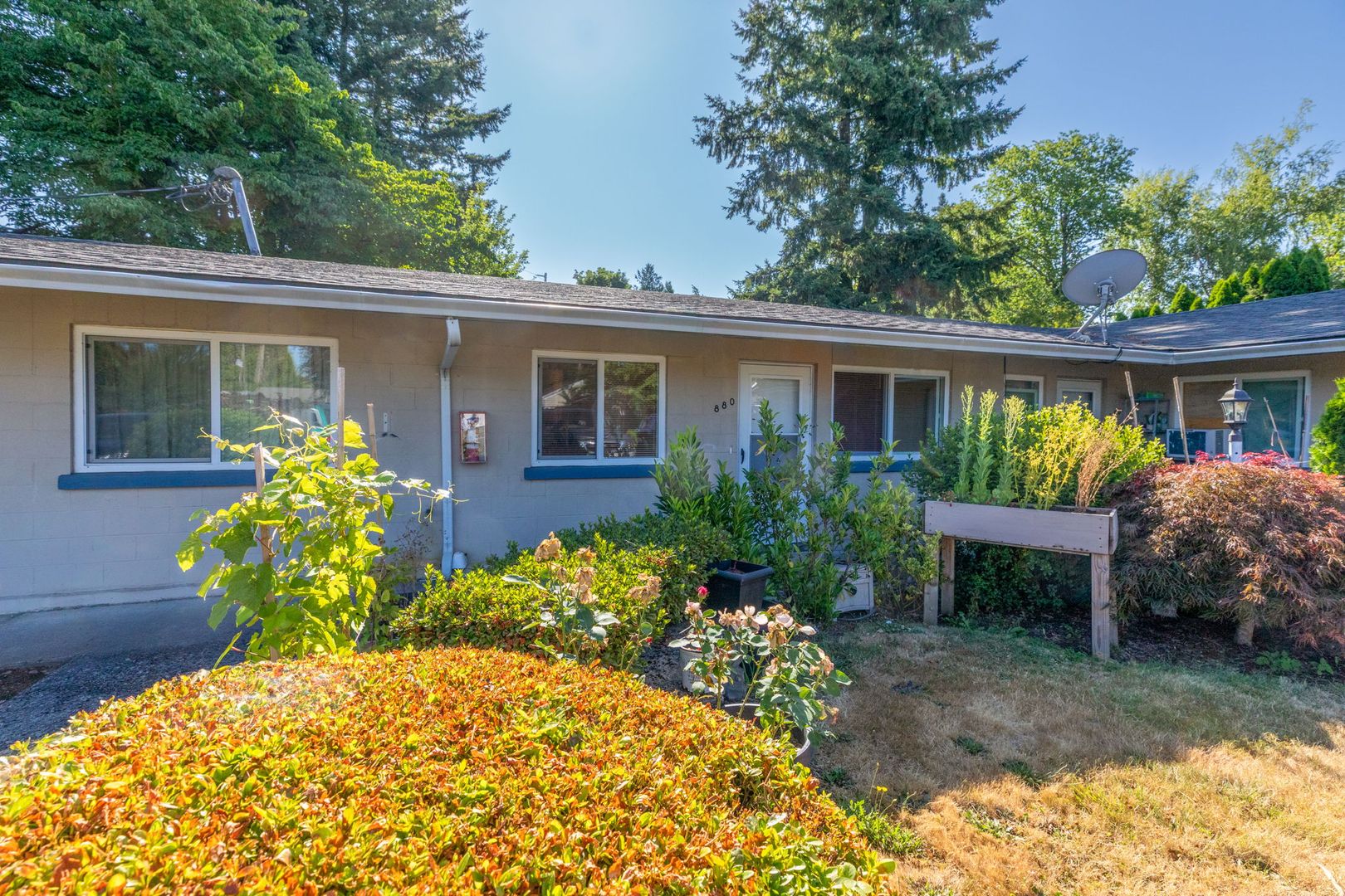 Gresham Apartment: 840 - 940 NW Earl Ave