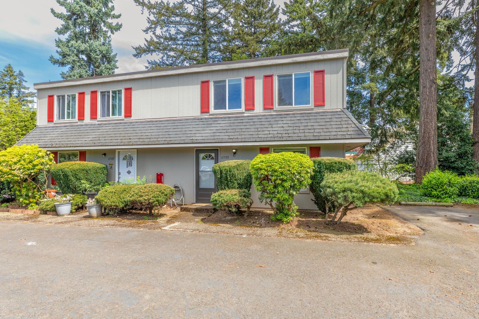 Portland Apartment: 11705 - 11795 SE Market St.