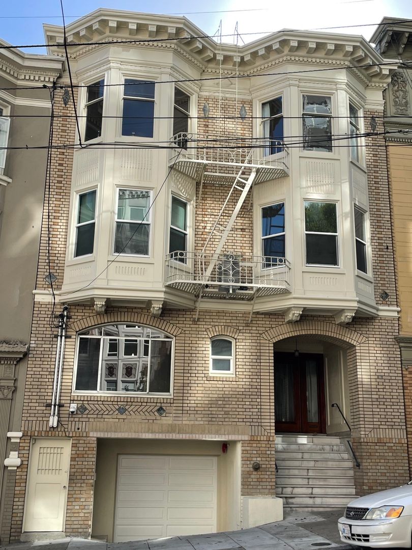 San Francisco Apartment: 1855 Clay Street