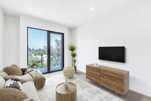 Luxury 1-bedroom apartment in the heart of VALLEY VILLAGE! – photo 1