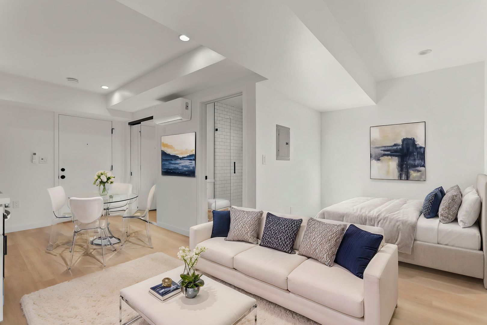 North Hollywood Apartment: 6725 Laurel Canyon Blvd