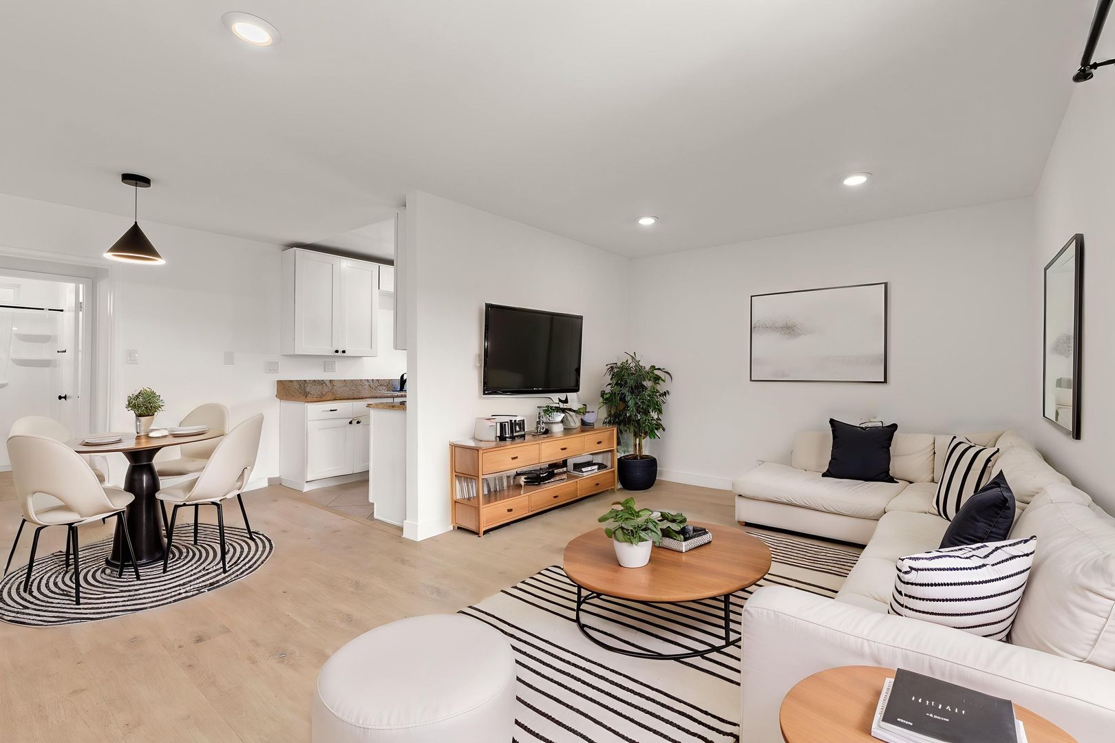 Los Angeles Apartment: 3280 Provon Lane