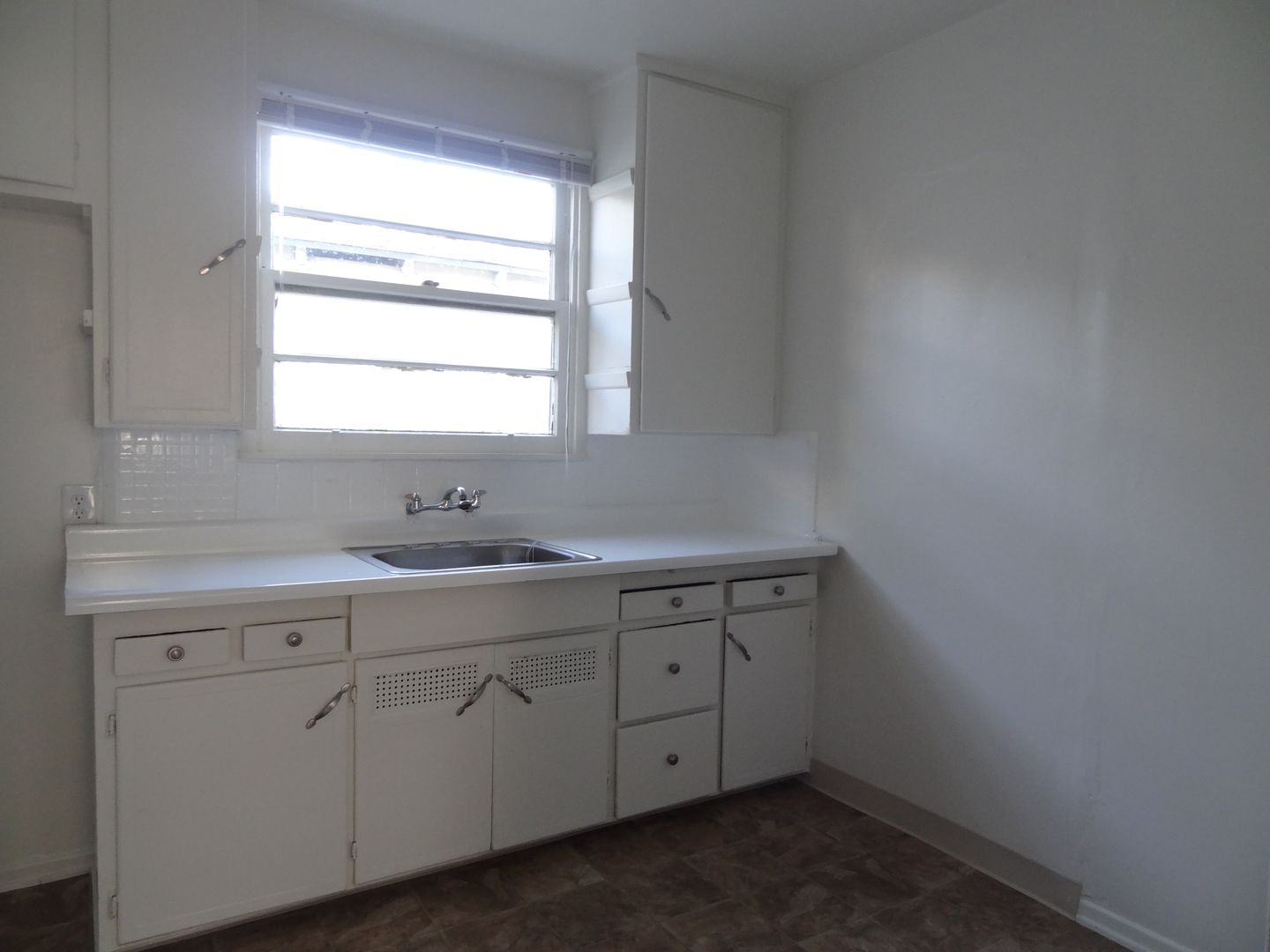 Sun Valley Apartment: 10812 White Street