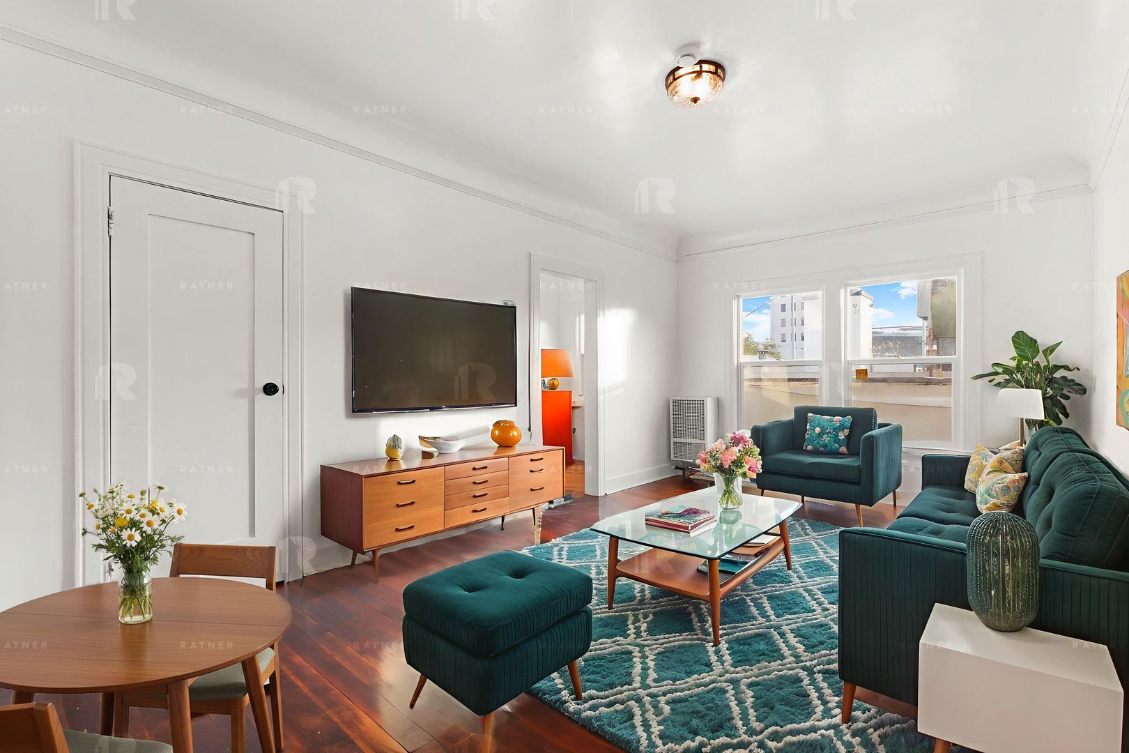 Los Angeles Apartment: 6358 Yucca Street