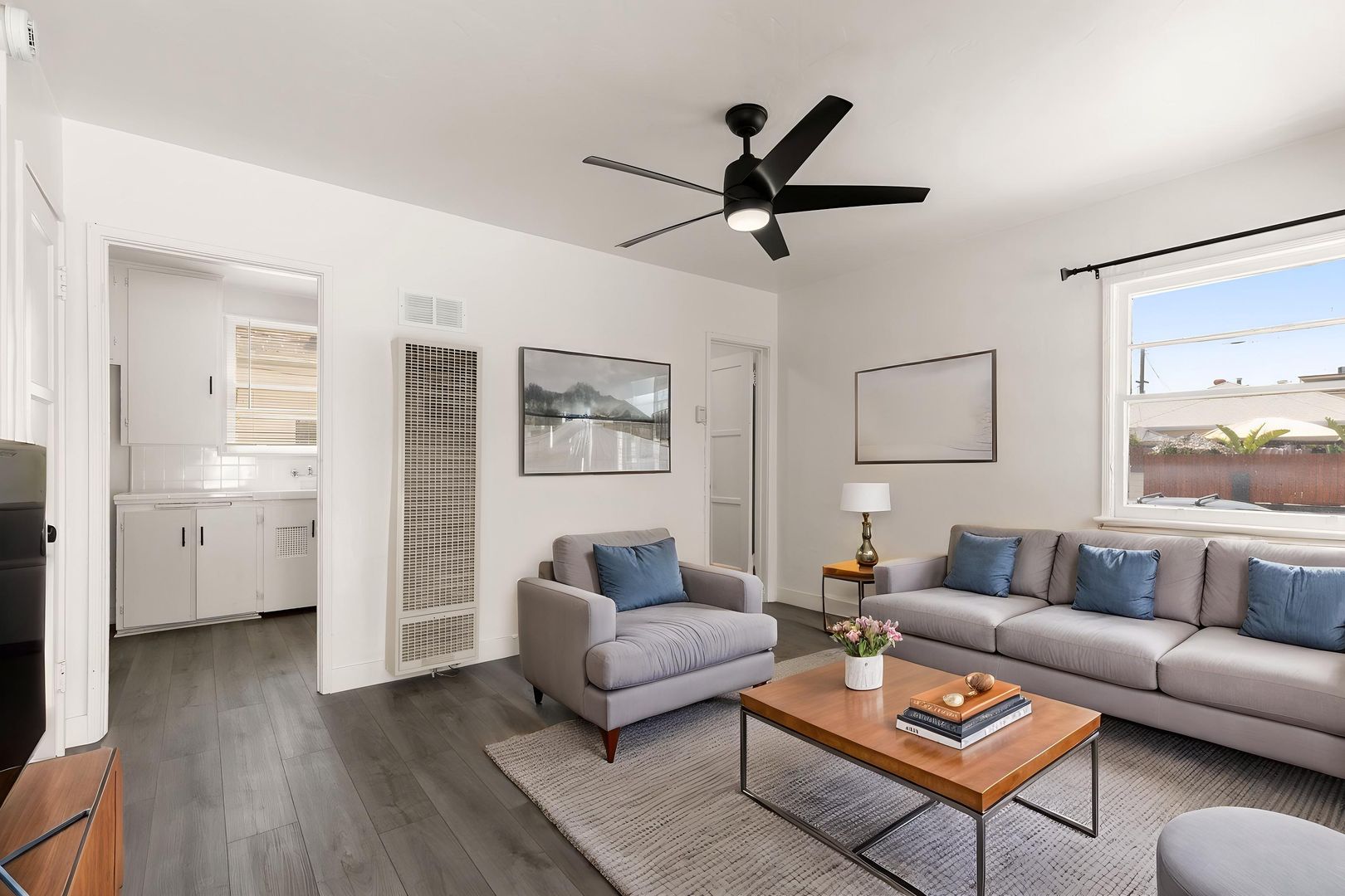 Sun Valley Apartment: 10812 White Street