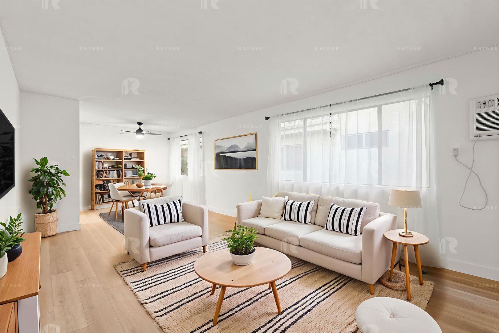 Tarzana Apartment: 18657 Collins Street