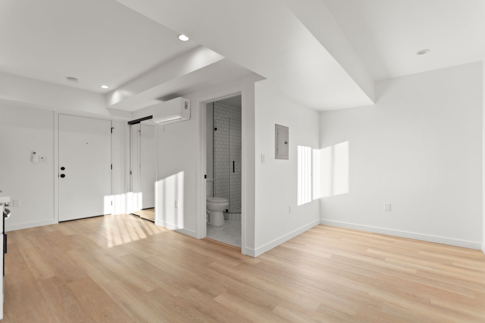 North Hollywood Apartment: 6725 Laurel Canyon Blvd