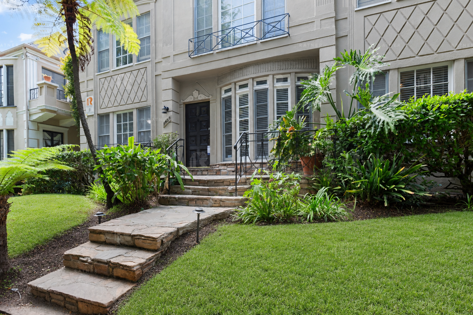 Beverly Hills Apartment: 145 S. Crescent Drive