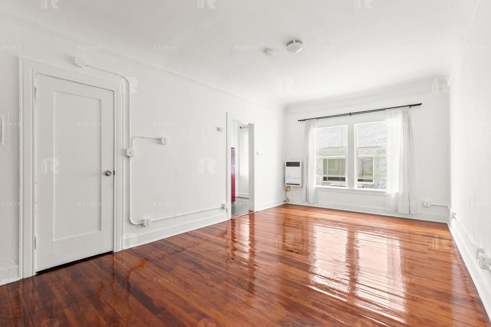 Los Angeles Apartment: 6358 Yucca Street