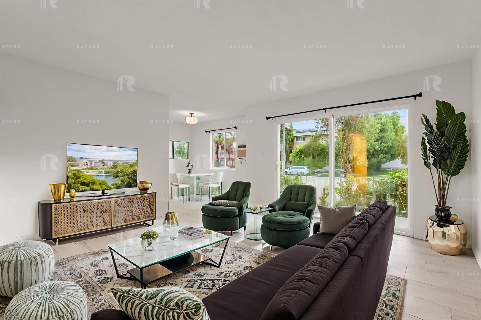 Encino Apartment: 5139 White Oak Avenue