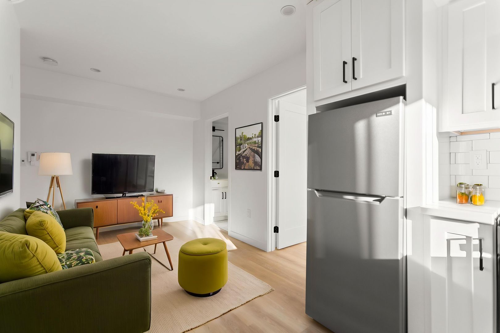 North Hollywood Apartment: 6725 Laurel Canyon Blvd
